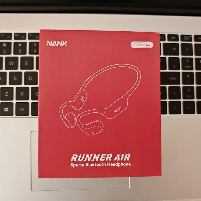卡 Runner Air 耳机给你带来惊喜龙8手机登录入口享受好音质与舒适佩戴体验南(图6)